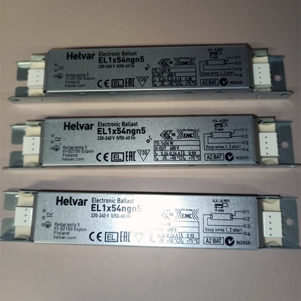 Электронный пускорегулирующий аппарат (ЭПРА) для одной люминесцентной лампы T5 с цоколем G5 мощностью 54 Ватта.