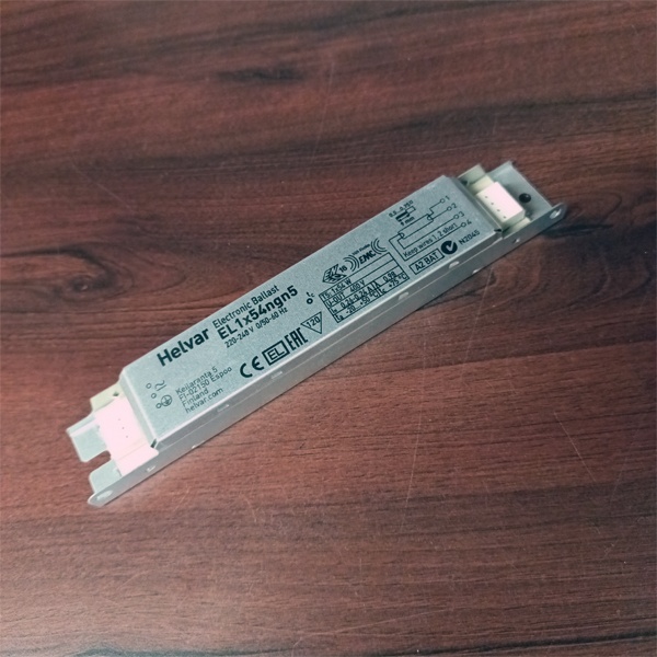 Электронный пускорегулирующий аппарат (ЭПРА) для одной люминесцентной лампы T5 с цоколем G5 мощностью 54 Ватта.