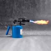 Паяльная лампа Rexant ПЛ-1 работает на бензине или керосине 1 литр