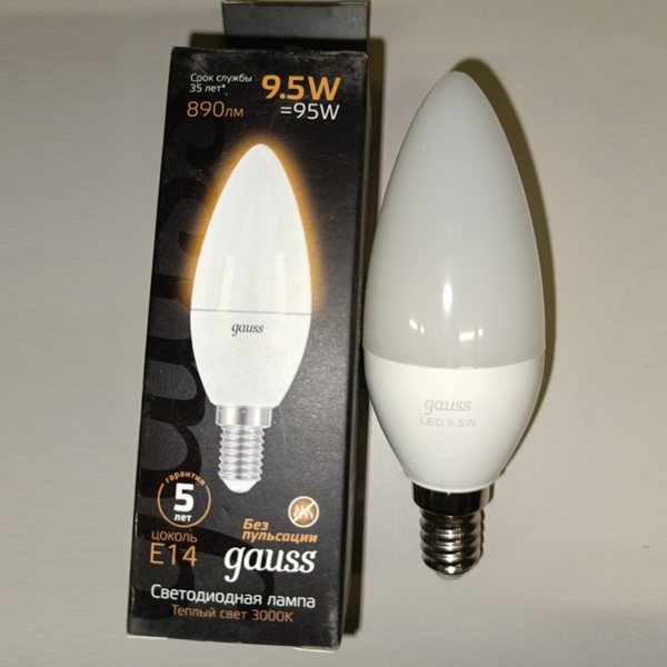 LED лампочка формы свеча, мощностью 9,5 Ватт, с цоколем E14 (миньон), теплый белый свет