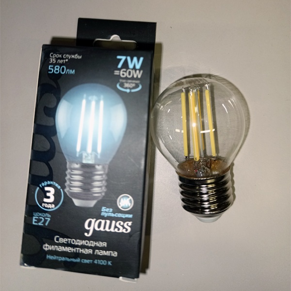 Филаментная лампочка шарик Гаусс с нитевидными светодиодами, мощностью 7 Ватт, с цоколем E27, нейтральный белый свет, прозрачная колба