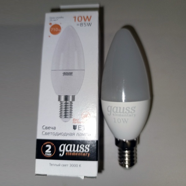 LED лампочка формы свеча, мощностью 10 Ватт, с цоколем E14 (миньон), теплый белый свет