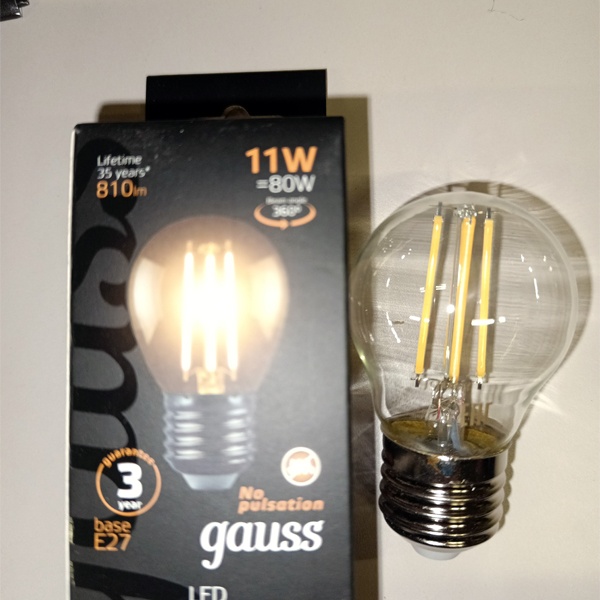 Филаментная лампочка шарик с нитевидными светодиодами Гаусс, мощностью 11 Ватт, с цоколем E27, теплый свет, прозрачная колба