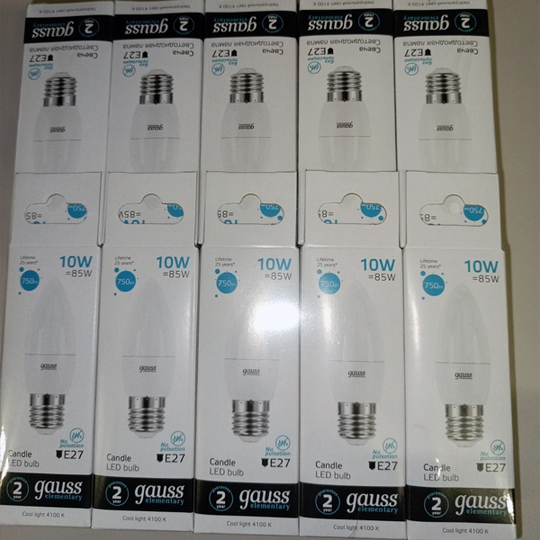 Энергосберегающая LED лампочка свеча мощностью 10 Ватт с цоколем E27 нейтральный белый свет