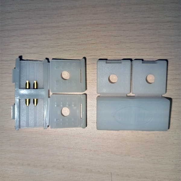 Коннектор жесткий лента-к-ленте соединительный Ферон для 5050SMD 230В (LS707)