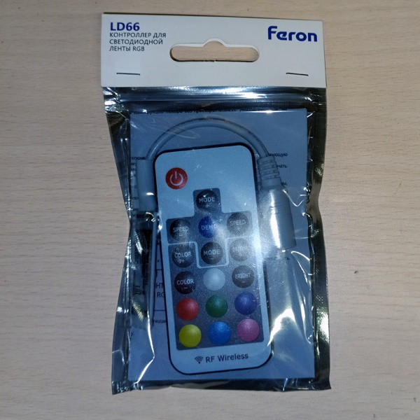 Компактный белый радиочастотный блок управления RGB LED лент с ПДУ на 12-24В, Ферон