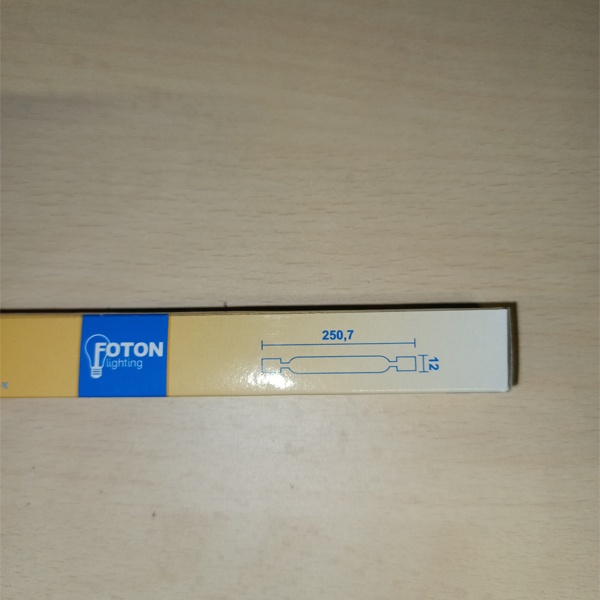 Галогенная линейная лампа Фотон длиной 250,7 мм мощностью 1500 Ватт на 220 Вольт с цоколем R7S теплого света