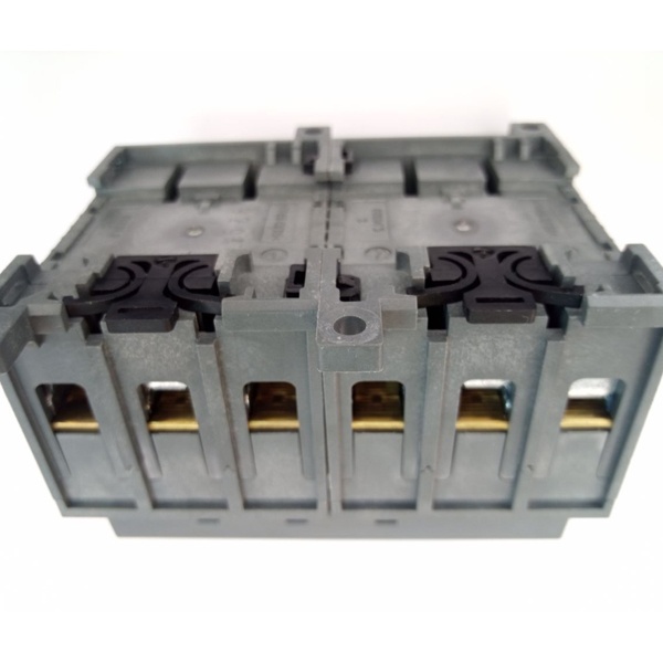 Реверсивный (перекидной) трехполюсный выключатель нагрузки ABB серии OT63F3С на 63 Ампера.