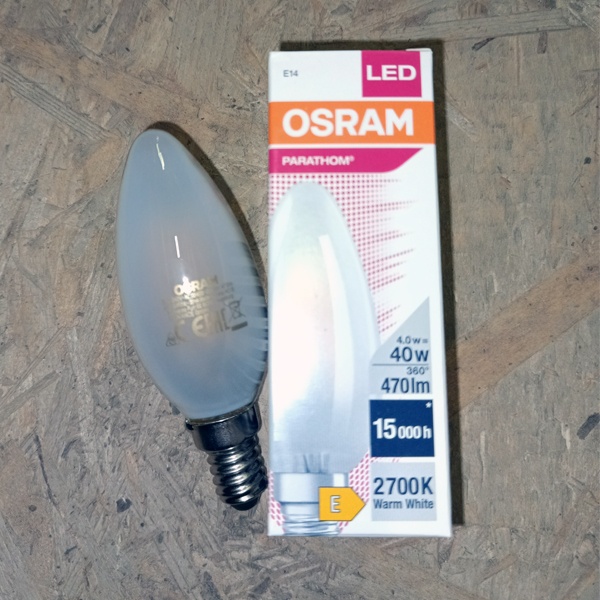 Энергосберегающая LED лампочка свеча с нитевидными светодиодами, мощностью 4 Ватта, с цоколем E14, теплый свет, матовая колба