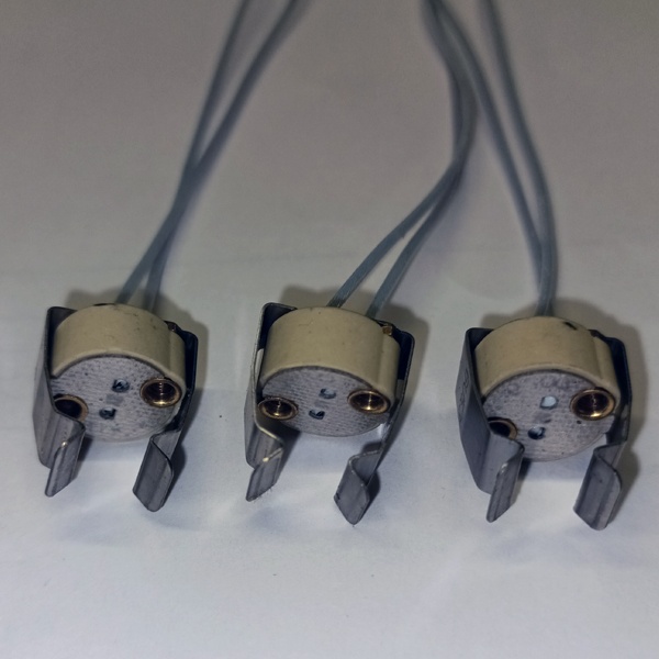 Универсальный патрон GU5.3 с фиксатором для галогенных ламп и проводом