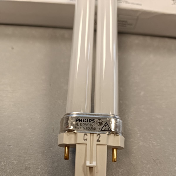 Ультрафиолетвовая лампочка Филипс для лечения псориаза, мощностью 9 Ватт, с цоколем G23 (2P)