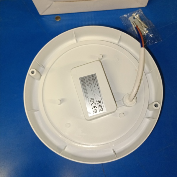 Круглый накладной Led светильник Гаусс белого цвета с микроволновым датчиком движения, мощностью 15 Ватт, нейтрального белого света, повышенная защита от пыли и влаги.