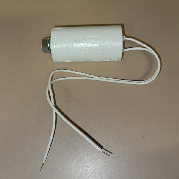 Конденсатор Vossloh Schwabe емкостью в 10 мкФ на 250 Вольт с выводами для подключения длиной 250 мм и крепежным болтом М8х10