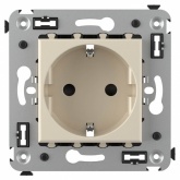 Розетка в стену DKC Avanti 2P+E со шторками ванильная дымка