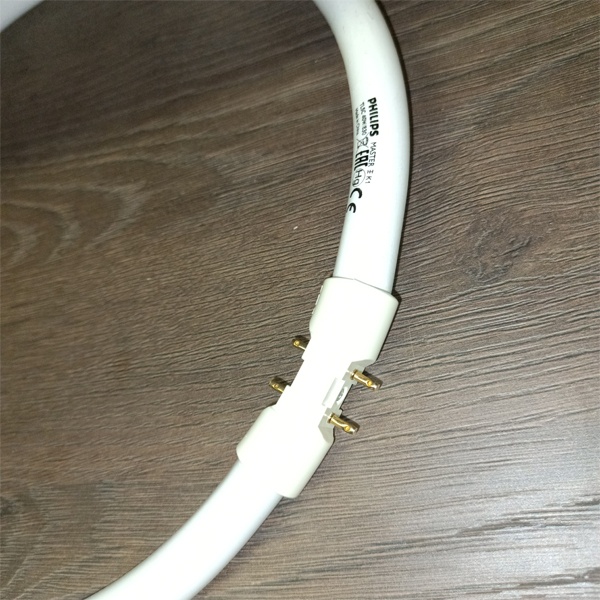 Лампа люминесцентная кольцевая Philips TL5 Circular мощностью 40 Ватт с цоколем 2GX13 теплого света.