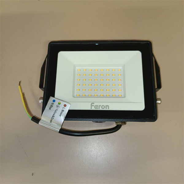 Ультратонкий влагозащищенный  светодиодный прожектор, мощностью 50 Ватт, нейтральный белый свет, черный корпус