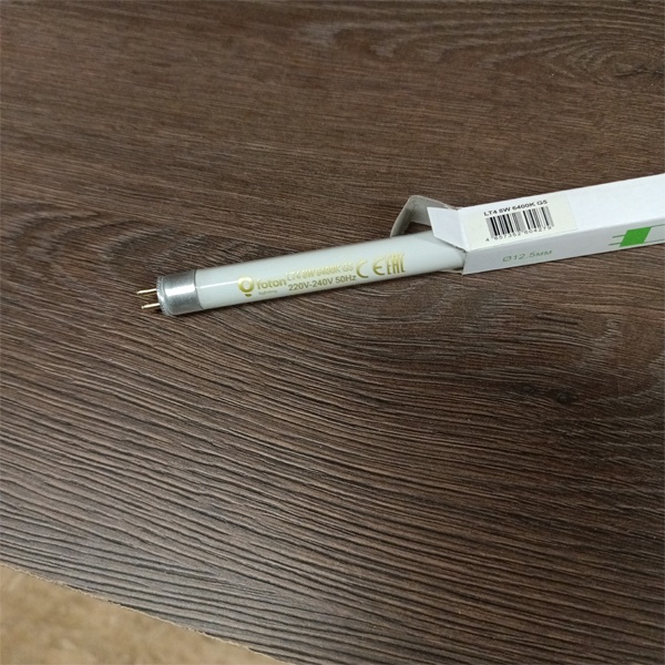 Двухцокольная лампа-трубка люминесцентная ЛЛ Т4 мощностью 8 Вт с цоколем G5 холодного света для ЭПРА