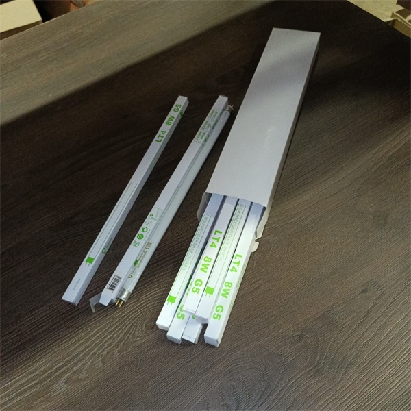 Двухцокольная лампа-трубка люминесцентная ЛЛ Т4 мощностью 8 Вт с цоколем G5 холодного света для ЭПРА