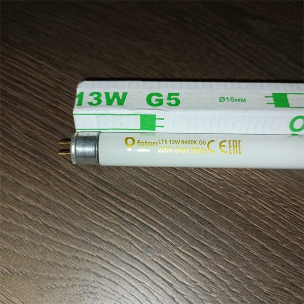 Двухцокольная лампа-трубка люминесцентная ЛЛ Т5 мощностью 13 Вт с цоколем G5 холодного света для ЭПРА