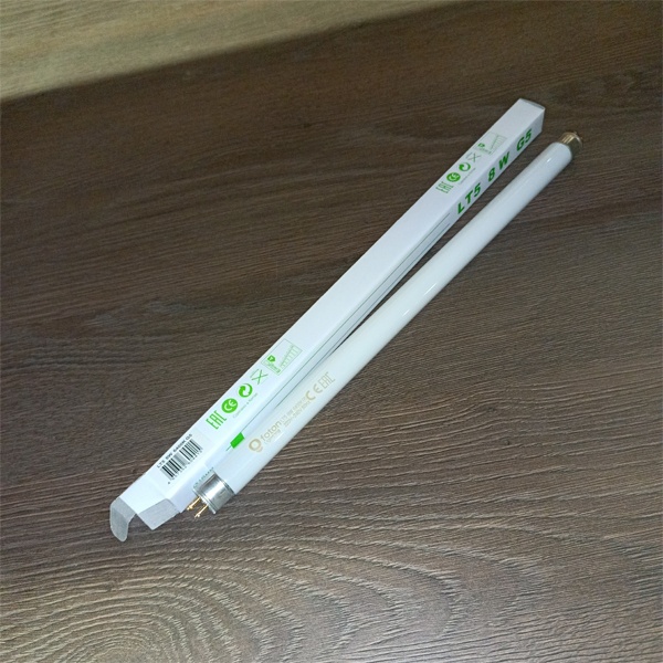 Двухцокольная лампа-трубка люминесцентная ЛЛ Т5 мощностью 8 Вт с цоколем G5 холодного света для ЭПРА