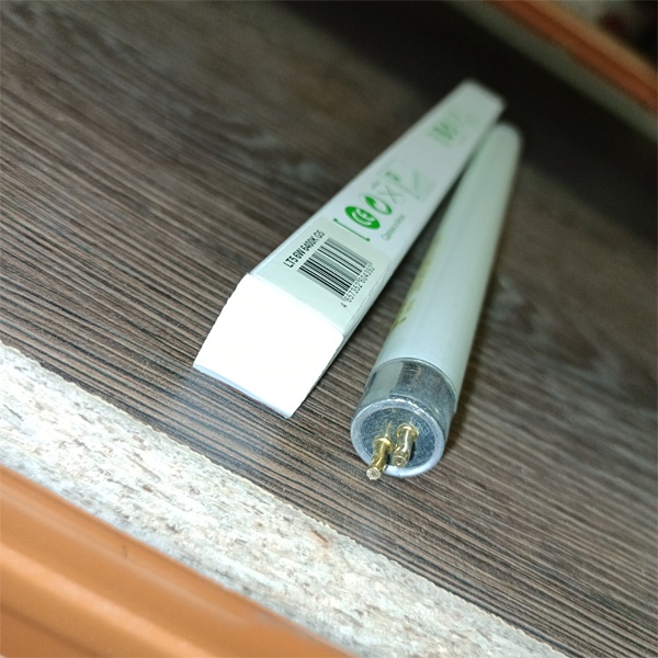 Двухцокольная лампа-трубка люминесцентная ЛЛ Т5 мощностью 6 Вт с цоколем G5 холодного света для ЭПРА