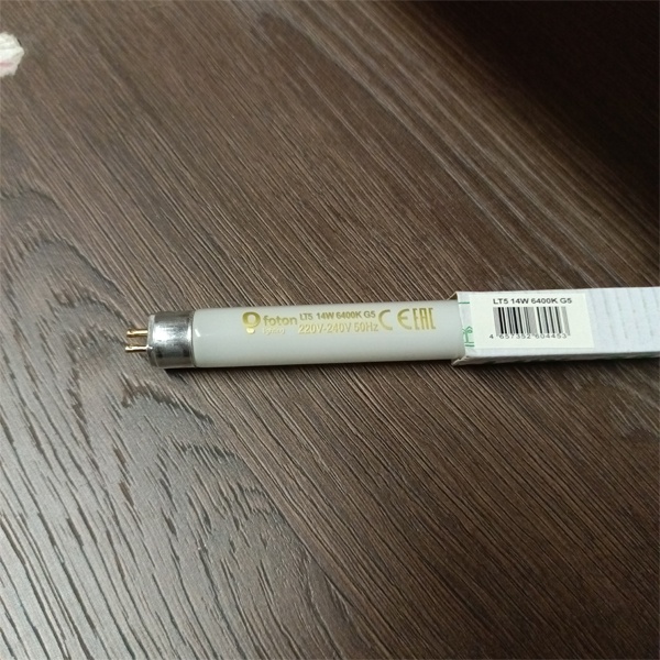 Двухцокольная лампа-трубка люминесцентная ЛЛ Т5 мощностью 14 Вт с цоколем G5 холодного света для ЭПРА