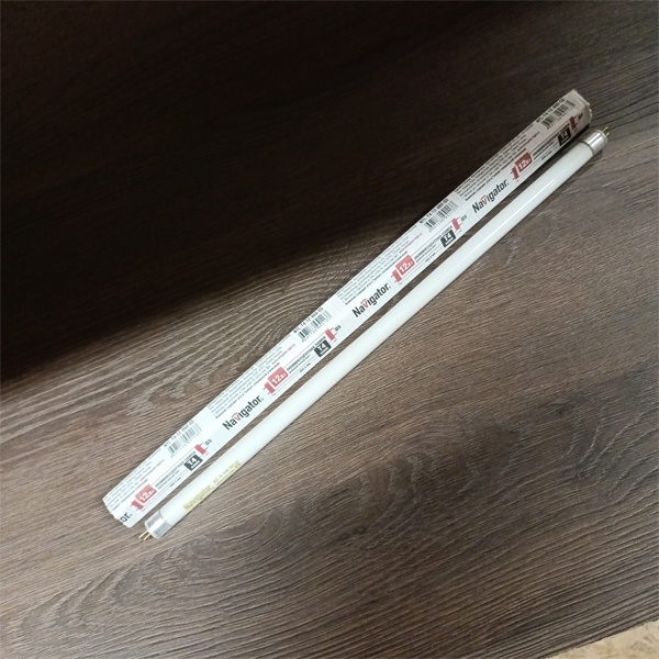 Двухцокольная лампа-трубка люминесцентная ЛЛ Т4 мощностью 12 Вт с цоколем G5 холодного света для ЭПРА