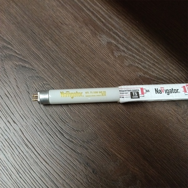 Двухцокольная лампа-трубка люминесцентная ЛЛ Т5 мощностью 28 Вт с цоколем G5 белого (дневного) света для ЭПРА