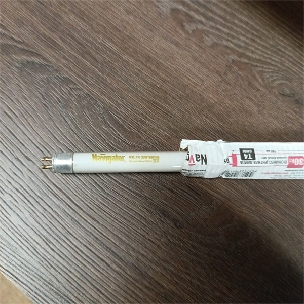 Двухцокольная лампа-трубка люминесцентная ЛЛ Т4 мощностью 30 Вт с цоколем G5 холодного света для ЭПРА