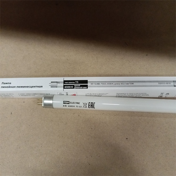 Двухцокольная лампа-трубка люминесцентная ЛЛ Т5 мощностью 8 Вт с цоколем G5 холодного света для ЭПРА