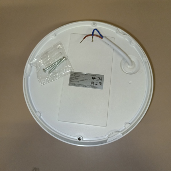 Гаусс Эко 2.0 круглой формы белого цвета в накладном исполнение с повышеной защитой от пыли и влаги IP54, мощностью 12 Ватт нейтрального белого света.