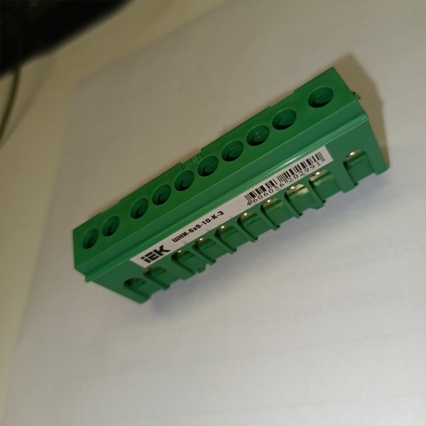 Шина PE заземления в корпусном изоляторе на DIN-рейку ШНИ-6х9-10-К-З ИЭК