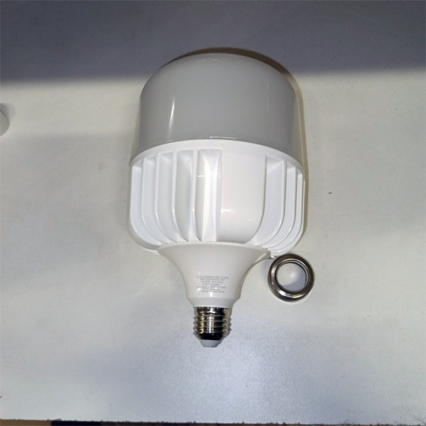 Светодиодная лампа потребляемой мощностью 80 Вт (100 Вт) E27/Е40, белый свет