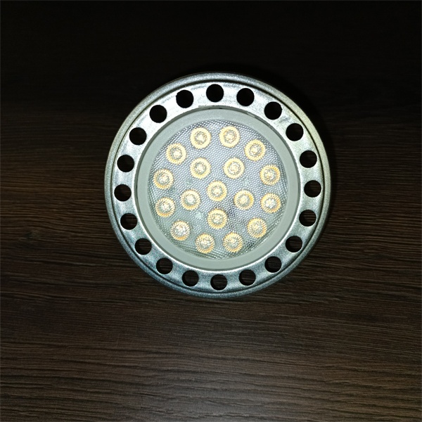 Энергосберегающая LED лампочка, акцентного освещения, мощностью 18 Ватт, с цоколем GU53 на 12 Вольт теплого света