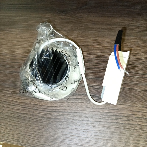 Светодиодный точечный поворотный светильник FL-LED Consta B, 7 Вт, IP20, теплый свет, белый