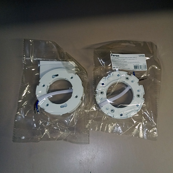 Патрон с цоколем GX53 и подключеным проводом длиной 150 м от фирмы Ферон