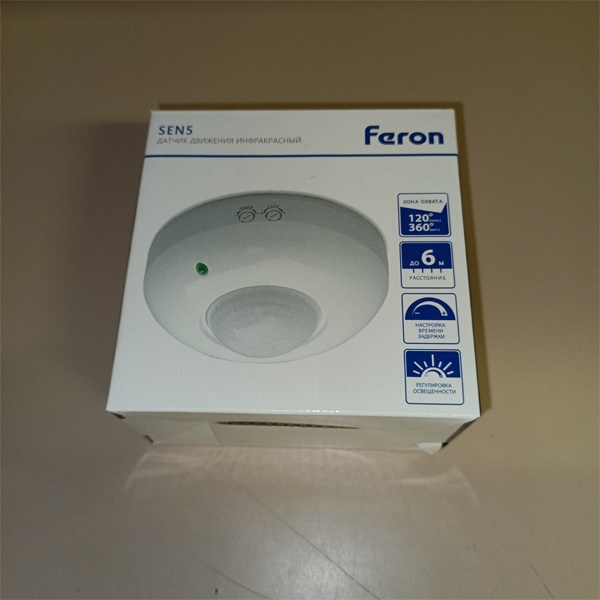 Потолочный датчик движения белого цвета мощностью 1200 Ватт с дальностью обнаружения 6 метров и углом обзора 360°