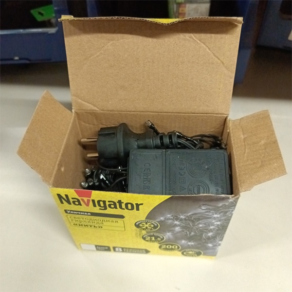 Светодиодная гирлянда Navigator Нить длиной 21.5 метра с проводом из черного каучука, белый цвет светодиодов , 8 режимов свечения, 230 Вольт.