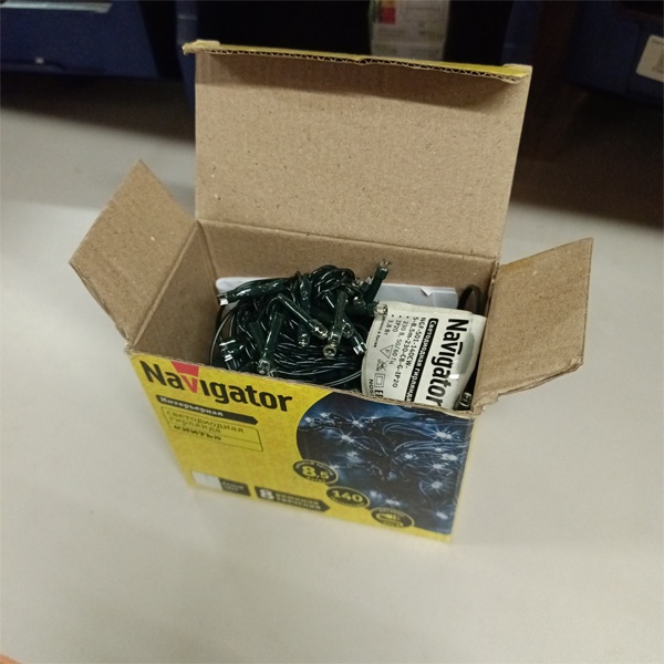 Светодиодная гирлянда Navigator Нить длиной 8.5 метра с зеленым ПВХ проводом, белый цвет светодиодов , 8 режимов свечения, 230 Вольт.