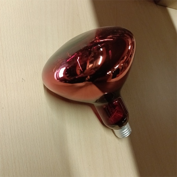 Зеркальная инфракрасная лампа (ИКЗК) мощностью 250 Ватт на 215-225 Вольт с цоколем E27.