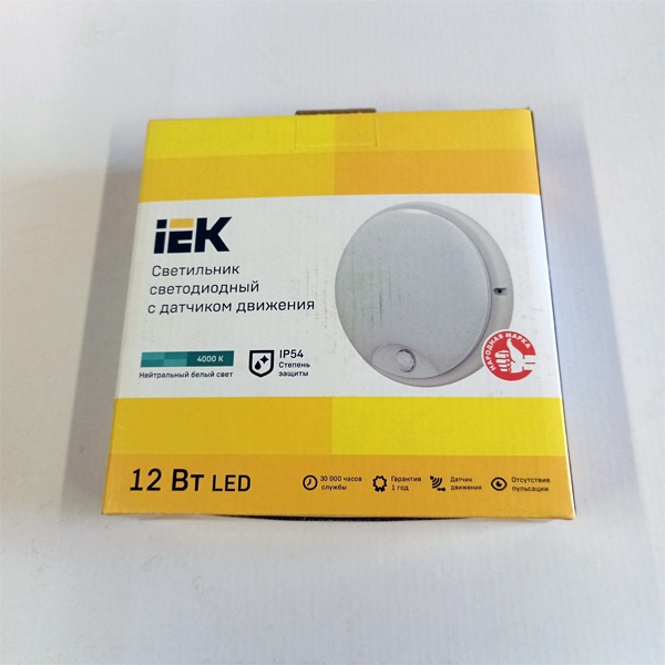 Светильник светодиодный ИЭК с инфракрасным датчиком движения, мощностью 12 Ватт, нейтральный белый свет