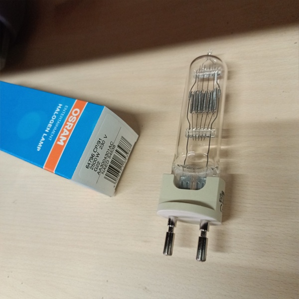 Одноцокольный источник света Осрам для студийного освещения