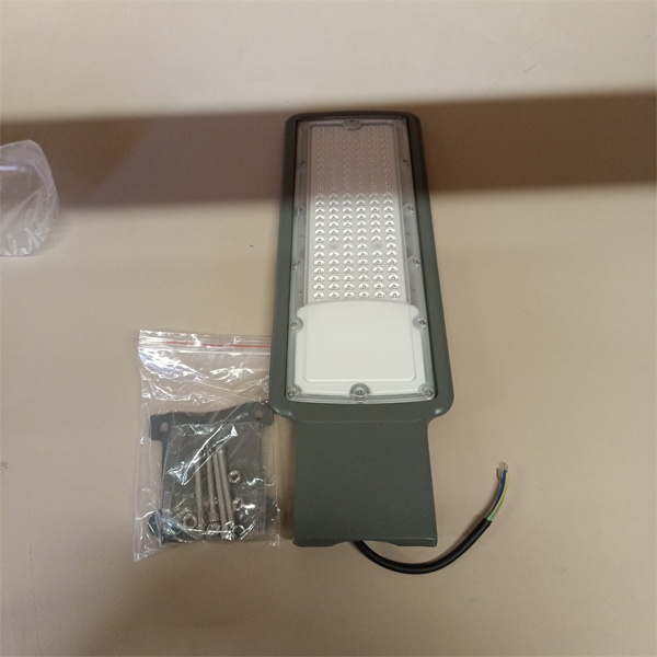 Консольный уличный LED светильник Foton Lighting Street 150 Ватт, холодный свет 6500К, серый цвет