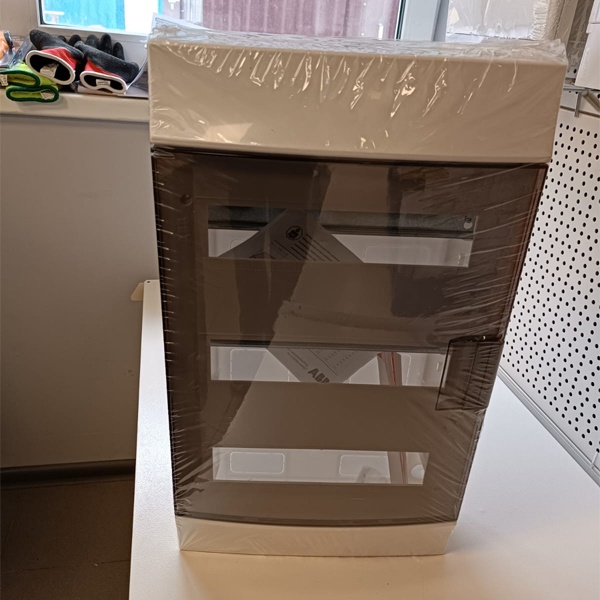 Пластиковый электрощиток накладного монтажа с клеммным блоком ABB Mistral41 (IP41) на 36 модулей с прозрачной дверцей