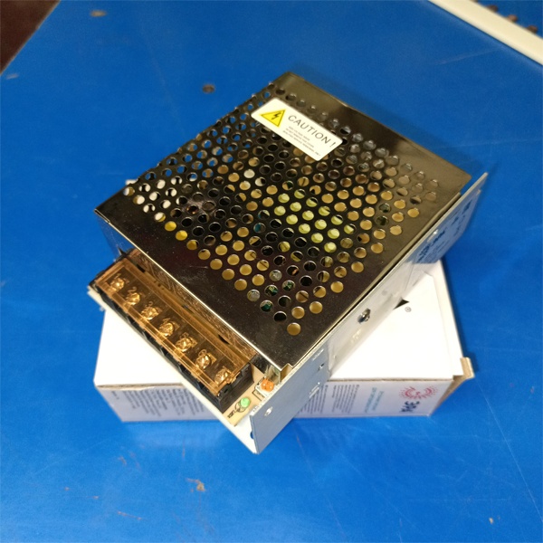 Драйвер ЭРА для подключения светодиодной ленты к сети питания, мощностью 100 Ватт