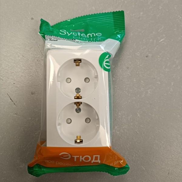 Электрическая внешняя белая розетка Систем двойная силовая 16А электросети 220В IP20 открытой установки на стену