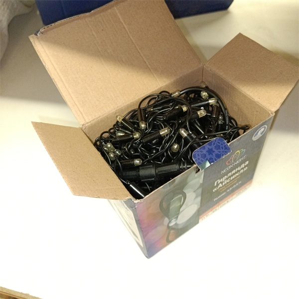 Уличная гирлянда Айсикл (бахрома) светодиодная, 4.8 х 0.6 м, черный провод, 230 В, 176 LED, зеленая Neon-Night