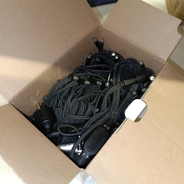 Уличная гирлянда Айсикл (бахрома) светодиодная, 5.6 х 0.9 м, эффект мерцания, черный провод КАУЧУК, 230 В, 240 LED, Теплый белый свет Neon-Night