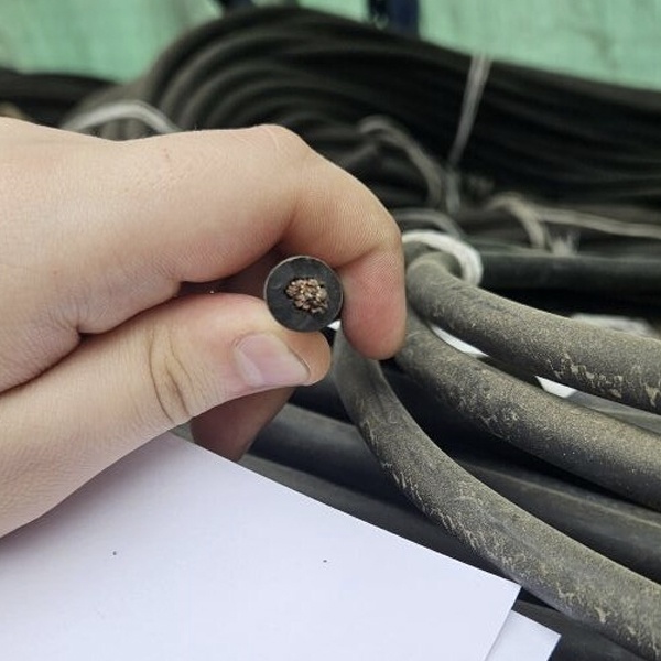 Электрический мягкий кабель КГтпХЛ с 1-ой медной жилой 16 мм2 мп (многопроволочная) в резиновой изоляции для сварочного аппарата