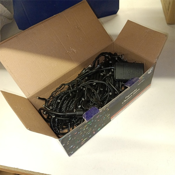 LED гирлянда «Твинкл лайт» Neon-night длиной 20 м, 200 белых светодиодов, 230 Вольт с защитой IP65, из черного ПВХ провода